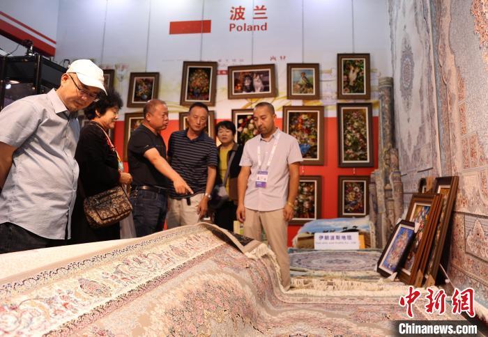 奔驰宝马游戏厅
